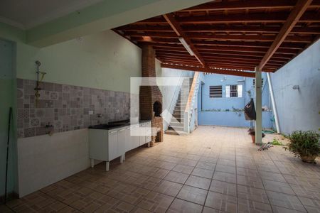 Casa à venda com 203m², 4 quartos e 2 vagas Casa à venda com 203m², 4 quartos e 2 vagasQuintal