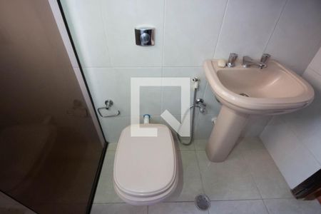 Casa à venda com 203m², 4 quartos e 2 vagas Casa à venda com 203m², 4 quartos e 2 vagasBanheiro da Suíte 1