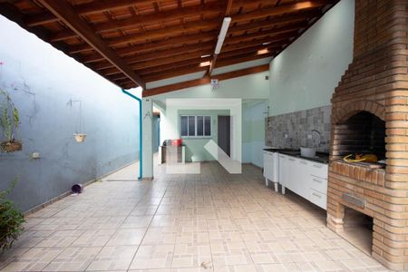 Casa à venda com 203m², 4 quartos e 2 vagas Casa à venda com 203m², 4 quartos e 2 vagasQuintal