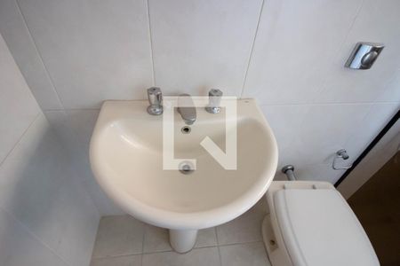 Casa à venda com 203m², 4 quartos e 2 vagas Casa à venda com 203m², 4 quartos e 2 vagasBanheiro