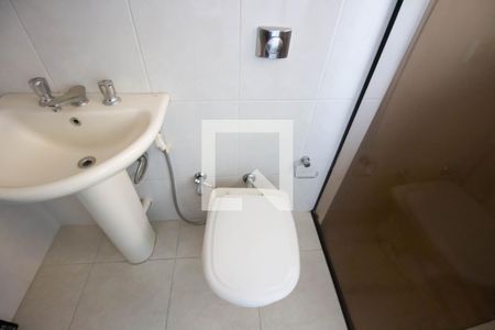 Casa à venda com 203m², 4 quartos e 2 vagas Casa à venda com 203m², 4 quartos e 2 vagasBanheiro