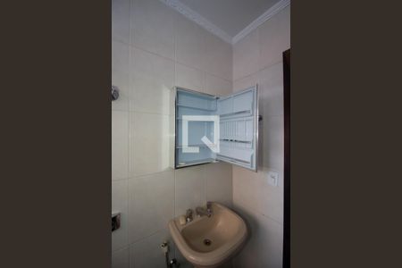 Casa à venda com 203m², 4 quartos e 2 vagas Casa à venda com 203m², 4 quartos e 2 vagasBanheiro da Suíte 1