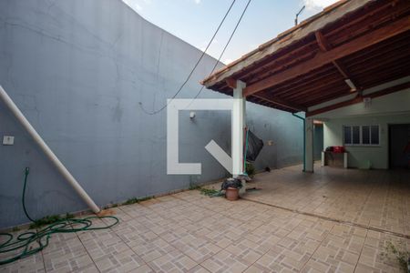 Casa à venda com 203m², 4 quartos e 2 vagas Casa à venda com 203m², 4 quartos e 2 vagasQuintal