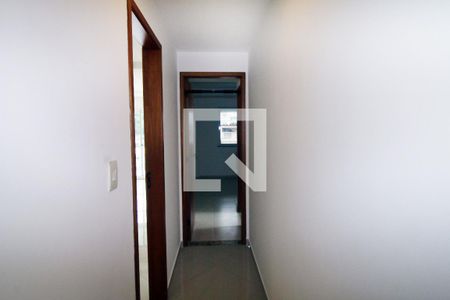 Corredor de apartamento para alugar com 3 quartos, 120m² em Braz de Pina, Rio de Janeiro