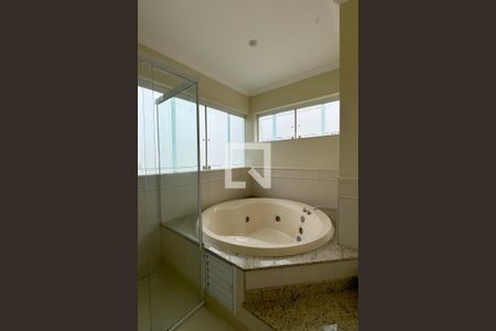 Casa de condomínio à venda com 1250m², 6 quartos e 5 vagasbanheiro da Suíte master