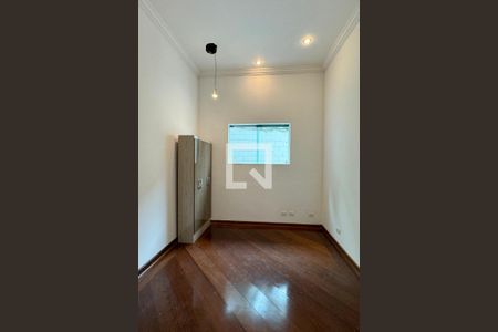 Casa de condomínio à venda com 1250m², 6 quartos e 5 vagasQuarto