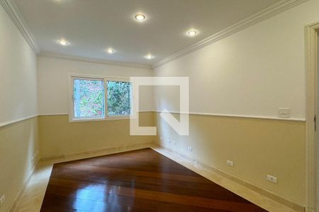 Casa de condomínio à venda com 1250m², 6 quartos e 5 vagasEscritório