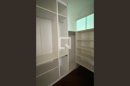 Casa de condomínio à venda com 1250m², 6 quartos e 5 vagasCloset da suíte 3