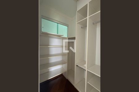 Casa de condomínio à venda com 1250m², 6 quartos e 5 vagasCloset da suíte 2