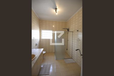 Casa à venda com 343m², 3 quartos e 3 vagasBanheiro