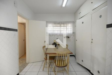 Casa à venda com 343m², 3 quartos e 3 vagasCozinha