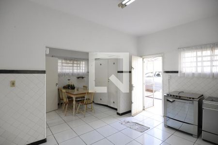 Casa à venda com 343m², 3 quartos e 3 vagasCozinha