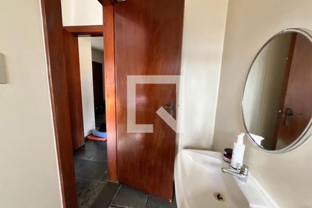 Casa para alugar com 350m², 4 quartos e 3 vagasBanheiro 1