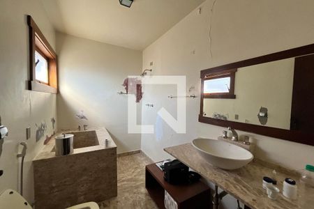 Casa para alugar com 350m², 4 quartos e 3 vagasBanheiro da Suíte 1