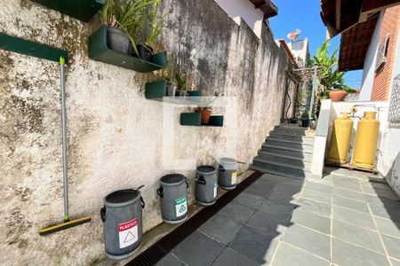 Casa para alugar com 350m², 4 quartos e 3 vagascorredor lado de fora