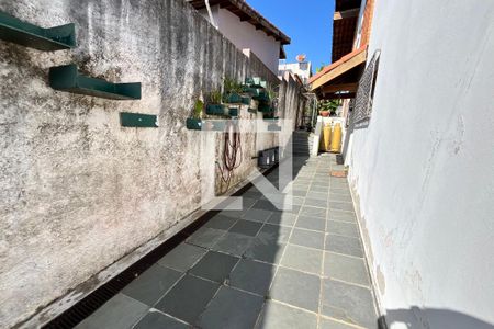 Casa para alugar com 350m², 4 quartos e 3 vagasCorredor lado de fora