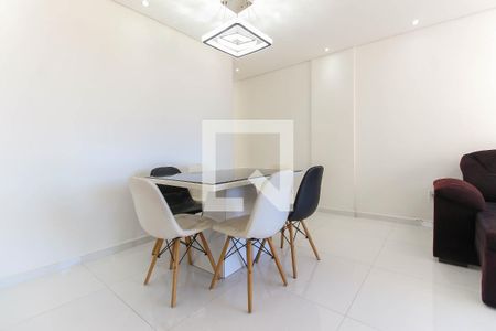 Sala de apartamento à venda com 3 quartos, 70m² em Vila Carmosina, São Paulo