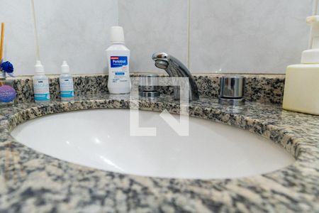 Apartamento à venda com 74m², 3 quartos e 2 vagasBanheiro Social Detalhe