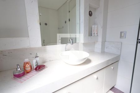 Casa à venda com 380m², 3 quartos e 6 vagasBanheiro da Suíte 3