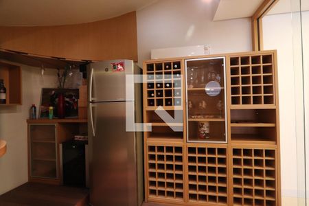 Casa à venda com 380m², 3 quartos e 6 vagasAdega