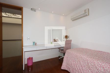 Casa à venda com 380m², 3 quartos e 6 vagasSuíte 2