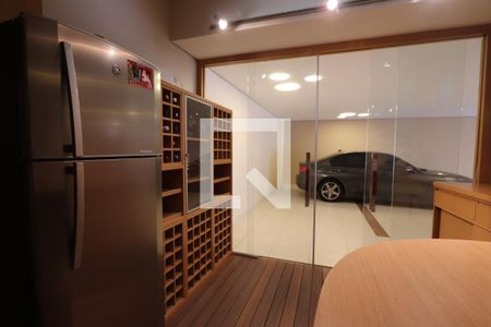 Casa à venda com 380m², 3 quartos e 6 vagasAdega