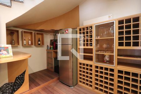 Casa à venda com 380m², 3 quartos e 6 vagasAdega