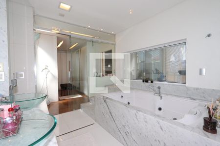 Casa à venda com 380m², 3 quartos e 6 vagasBanheiro da Suíte Master