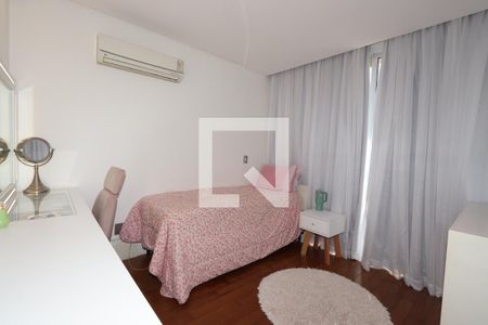 Casa à venda com 380m², 3 quartos e 6 vagasSuíte 2