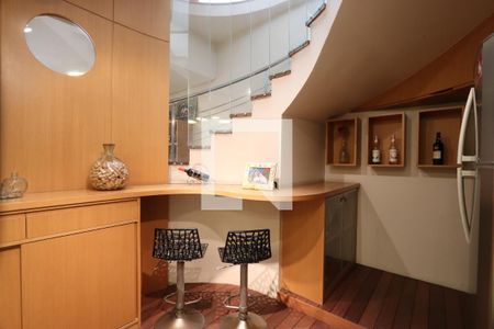 Casa à venda com 380m², 3 quartos e 6 vagasAdega