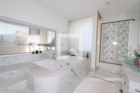 Casa à venda com 380m², 3 quartos e 6 vagasBanheiro da Suíte Master