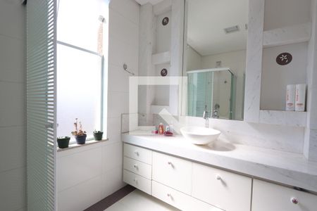 Casa à venda com 380m², 3 quartos e 6 vagasBanheiro da Suíte 3