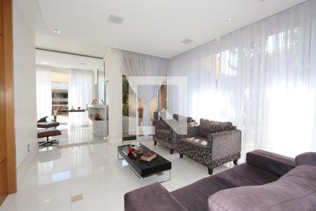 Sala de estar de casa à venda com 3 quartos, 380m² em Chácara Mafalda, São Paulo