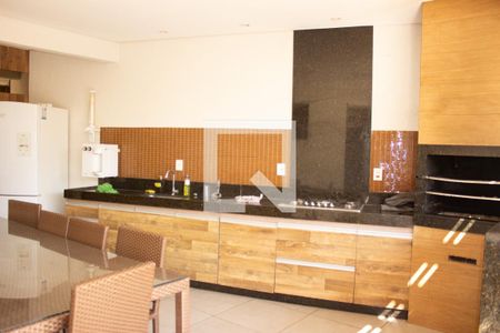 Casa de condomínio à venda com 307m², 4 quartos e 8 vagas Casa de condomínio à venda com 307m², 4 quartos e 8 vagasÁrea comum - Salão de festas