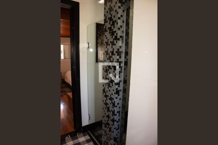 Casa de condomínio à venda com 307m², 4 quartos e 8 vagas Casa de condomínio à venda com 307m², 4 quartos e 8 vagasBanheiro da Suíte 1