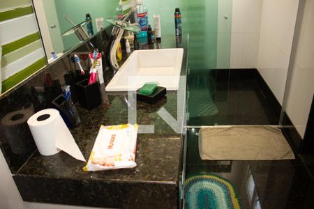 Casa de condomínio à venda com 307m², 4 quartos e 8 vagas Casa de condomínio à venda com 307m², 4 quartos e 8 vagasBanheiro da Suíte 2