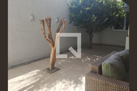 Casa de condomínio à venda com 307m², 4 quartos e 8 vagas Casa de condomínio à venda com 307m², 4 quartos e 8 vagasQuintal