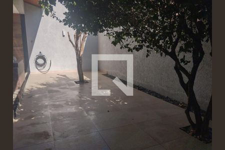 Casa de condomínio à venda com 307m², 4 quartos e 8 vagas Casa de condomínio à venda com 307m², 4 quartos e 8 vagasQuintal