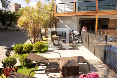 Casa de condomínio à venda com 307m², 4 quartos e 8 vagas Casa de condomínio à venda com 307m², 4 quartos e 8 vagasPiscina