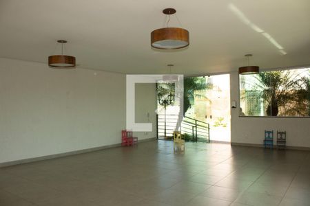 Casa de condomínio à venda com 307m², 4 quartos e 8 vagas Casa de condomínio à venda com 307m², 4 quartos e 8 vagasÁrea comum - Salão de festas