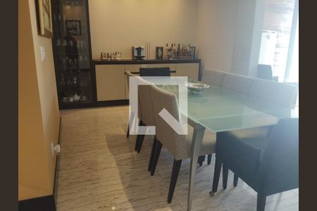 Casa de condomínio à venda com 307m², 4 quartos e 8 vagas Casa de condomínio à venda com 307m², 4 quartos e 8 vagasSala de Jantar