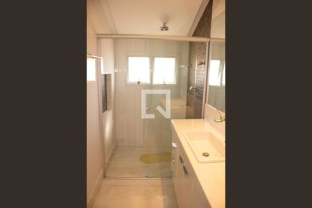 Casa de condomínio à venda com 307m², 4 quartos e 8 vagas Casa de condomínio à venda com 307m², 4 quartos e 8 vagasBanheiro da Suíte 3