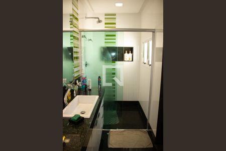 Casa de condomínio à venda com 307m², 4 quartos e 8 vagas Casa de condomínio à venda com 307m², 4 quartos e 8 vagasBanheiro da Suíte 2