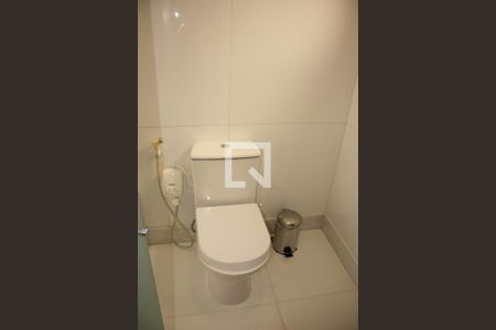 Casa de condomínio à venda com 307m², 4 quartos e 8 vagas Casa de condomínio à venda com 307m², 4 quartos e 8 vagasBanheiro da Suíte 4