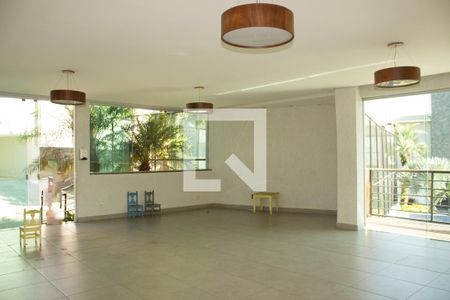 Casa de condomínio à venda com 307m², 4 quartos e 8 vagas Casa de condomínio à venda com 307m², 4 quartos e 8 vagasÁrea comum - Salão de festas