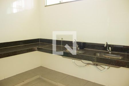 Casa de condomínio à venda com 307m², 4 quartos e 8 vagas Casa de condomínio à venda com 307m², 4 quartos e 8 vagasÁrea comum - Salão de festas