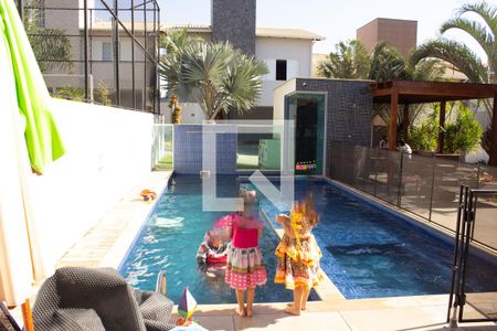 Casa de condomínio à venda com 307m², 4 quartos e 8 vagas Casa de condomínio à venda com 307m², 4 quartos e 8 vagasPiscina