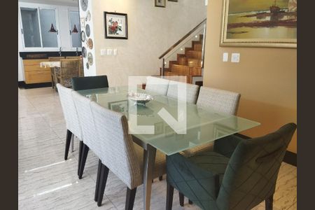 Casa de condomínio à venda com 307m², 4 quartos e 8 vagas Casa de condomínio à venda com 307m², 4 quartos e 8 vagasSala de Jantar