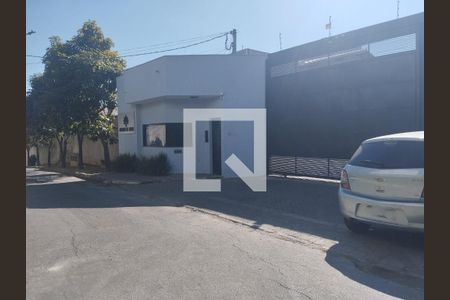 Casa de condomínio à venda com 307m², 4 quartos e 8 vagas Casa de condomínio à venda com 307m², 4 quartos e 8 vagasFachado do condomínio