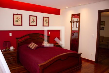 Casa de condomínio à venda com 307m², 4 quartos e 8 vagas Casa de condomínio à venda com 307m², 4 quartos e 8 vagasSuíte 4